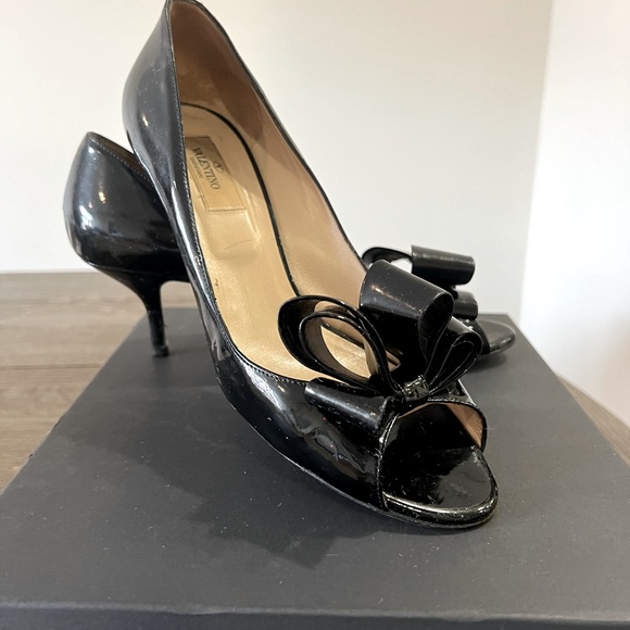 Valentino Shoes - Valentino Leather Slides
Bow Accent